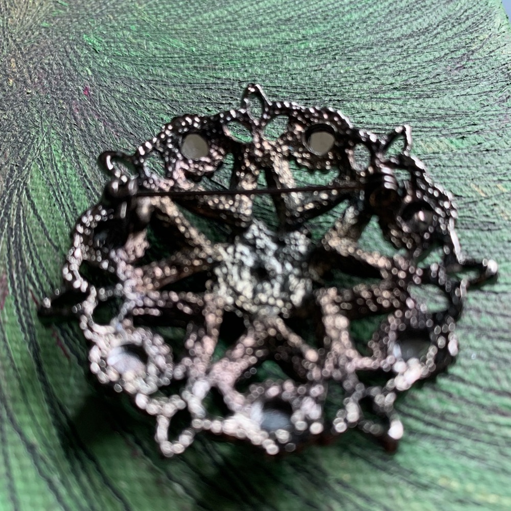 3 brooch bundle - Picture 8 of 8